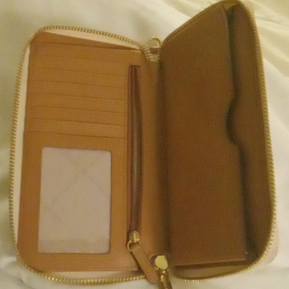 Michael Kors Wristlet Wallet - Picture 2 of 2